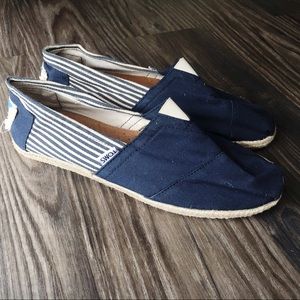 NEW w/o tags TOMS Navy Striped Shoes